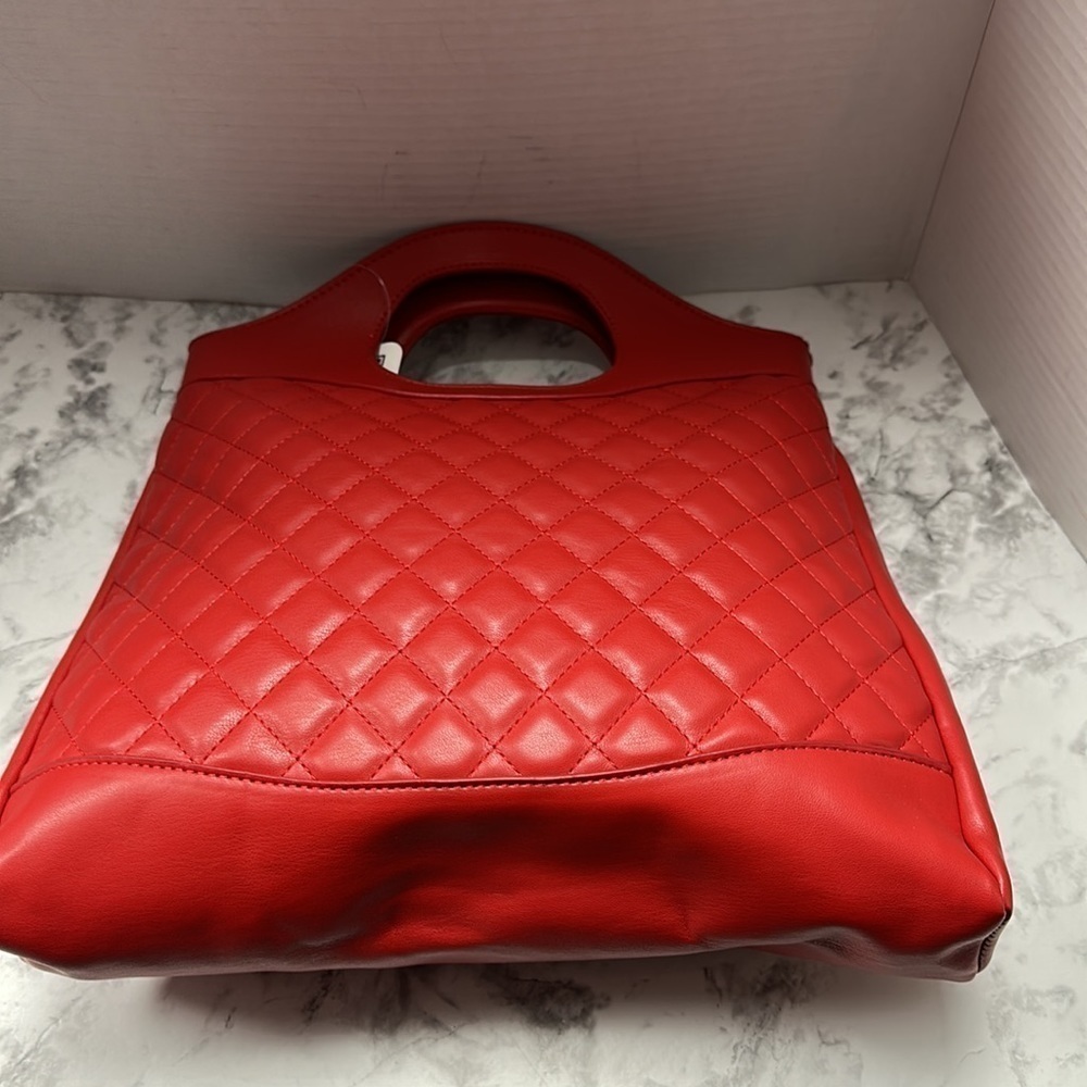 Red Handbag. NEW - Picture 3 of 5